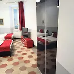 5 scole apartments